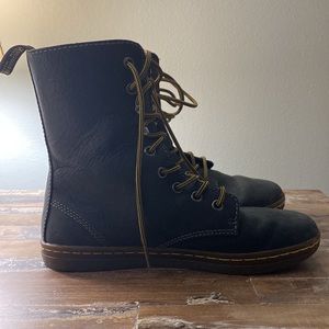 Dr. Martens Black Leather Boots / Size 7